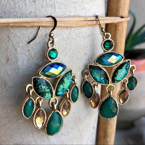 Jewelry - Emerald & gold chandelier earrings
